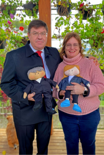 casal de advogados com bonecos personalizados.